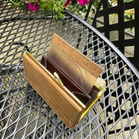 Quality Tan & Gold Alligator Nice Feel Skin Texture Wallet! - Picture 8 of 16